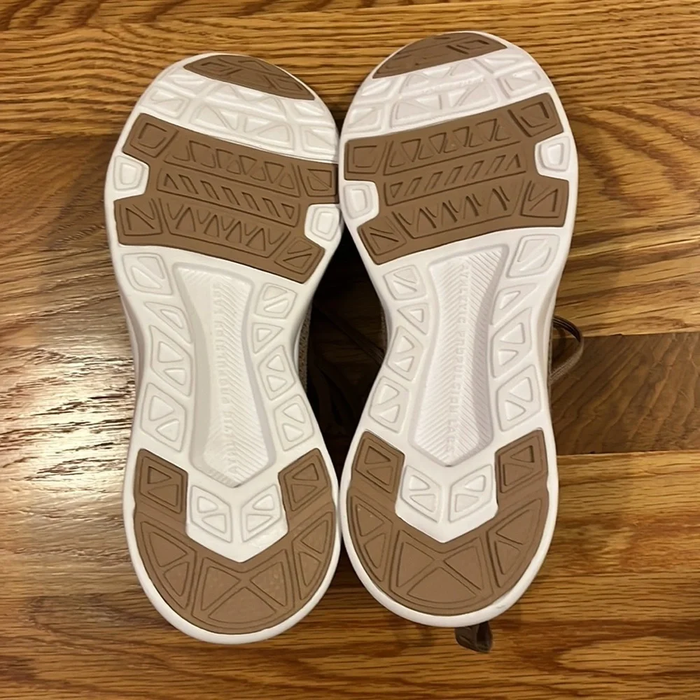 New APL Techloom Tracer Almond Caramel Tie Dye size 8